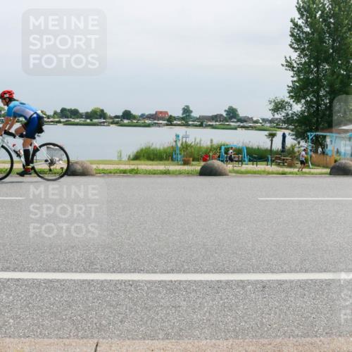 21.06.2025 - 27. Vierlanden-Triathlon H.Heesch http://msf.ph/oto/8030114 15.06.2025 11:30:05 Radfahren 676, 890 meine-sportfotos.de