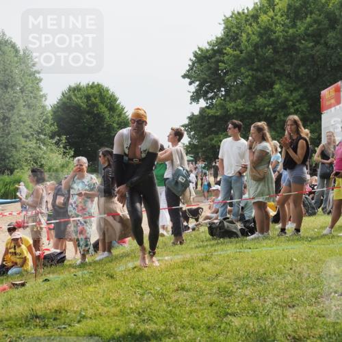 15.06.2025 - 27. Vierlanden-Triathlon KatJ http://msf.ph/oto/8030115 15.06.2025 11:06:38 Schwimmen 781, 831, 862 meine-sportfotos.de