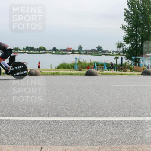 21.06.2025 - 27. Vierlanden-Triathlon H.Heesch http://msf.ph/oto/8030121 15.06.2025 11:30:08 Radfahren 676, 726, 890 meine-sportfotos.de