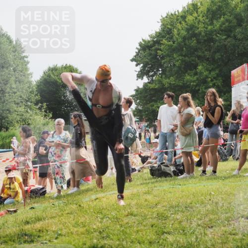 15.06.2025 - 27. Vierlanden-Triathlon KatJ http://msf.ph/oto/8030127 15.06.2025 11:06:38 Schwimmen 781, 831, 862 meine-sportfotos.de