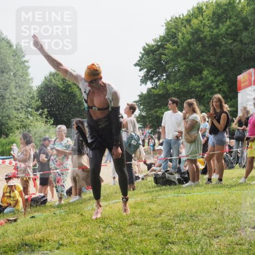 15.06.2025 - 27. Vierlanden-Triathlon KatJ http://msf.ph/oto/8030130 15.06.2025 11:06:38 Schwimmen 781, 831, 862 meine-sportfotos.de