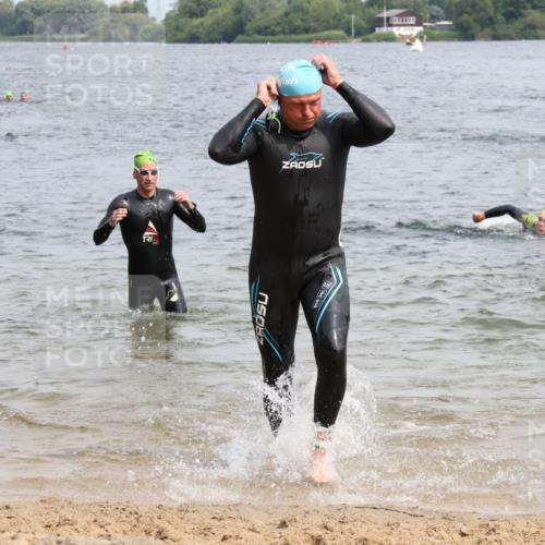 15.06.2025 - 27. Vierlanden-Triathlon Lena Gebhardt http://msf.ph/oto/8030132 15.06.2025 11:06:47 Schwimmen 805, 824, 844, 860, 871 meine-sportfotos.de