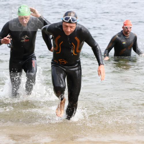 15.06.2025 - 27. Vierlanden-Triathlon Lena Gebhardt http://msf.ph/oto/8030134 15.06.2025 11:06:48 Schwimmen 805, 824, 844, 860, 871 meine-sportfotos.de