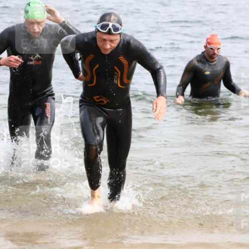 15.06.2025 - 27. Vierlanden-Triathlon Lena Gebhardt http://msf.ph/oto/8030139 15.06.2025 11:06:48 Schwimmen 805, 824, 844, 860, 871 meine-sportfotos.de