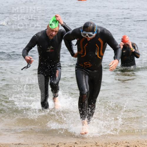 15.06.2025 - 27. Vierlanden-Triathlon Lena Gebhardt http://msf.ph/oto/8030142 15.06.2025 11:06:49 Schwimmen 805, 824, 844, 860, 871 meine-sportfotos.de