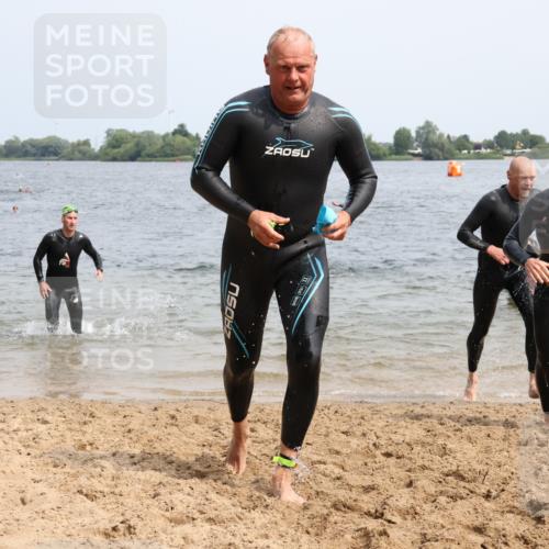 15.06.2025 - 27. Vierlanden-Triathlon Lena Gebhardt http://msf.ph/oto/8030152 15.06.2025 11:06:50 Schwimmen 805, 824, 844, 860, 871 meine-sportfotos.de