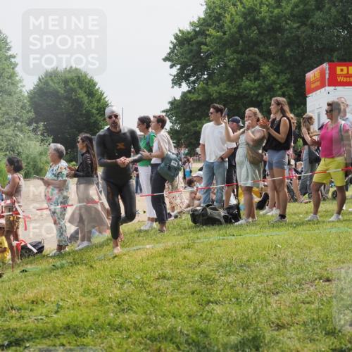15.06.2025 - 27. Vierlanden-Triathlon KatJ http://msf.ph/oto/8030153 15.06.2025 11:06:49 Schwimmen 824, 860, 871 meine-sportfotos.de