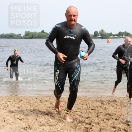 15.06.2025 - 27. Vierlanden-Triathlon Lena Gebhardt http://msf.ph/oto/8030155 15.06.2025 11:06:51 Schwimmen 805, 824, 844, 860, 871 meine-sportfotos.de