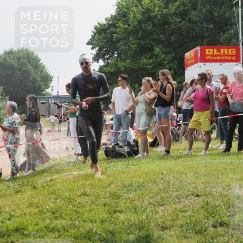15.06.2025 - 27. Vierlanden-Triathlon KatJ http://msf.ph/oto/8030171 15.06.2025 11:06:49 Schwimmen 824, 860, 871 meine-sportfotos.de