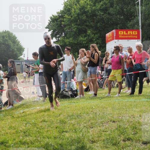 15.06.2025 - 27. Vierlanden-Triathlon KatJ http://msf.ph/oto/8030173 15.06.2025 11:06:50 Schwimmen 824, 844, 860, 871 meine-sportfotos.de