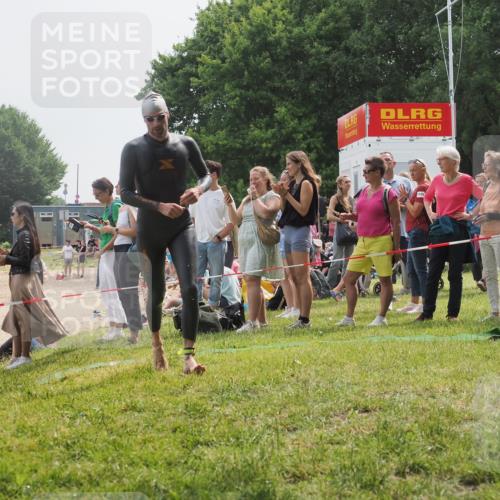 15.06.2025 - 27. Vierlanden-Triathlon KatJ http://msf.ph/oto/8030177 15.06.2025 11:06:50 Schwimmen 824, 844, 860, 871 meine-sportfotos.de