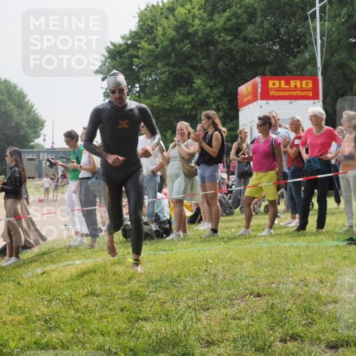 15.06.2025 - 27. Vierlanden-Triathlon KatJ http://msf.ph/oto/8030179 15.06.2025 11:06:50 Schwimmen 824, 844, 860, 871 meine-sportfotos.de