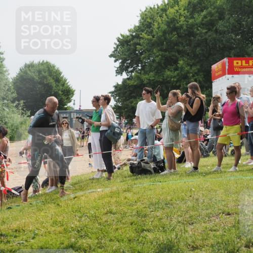 15.06.2025 - 27. Vierlanden-Triathlon KatJ http://msf.ph/oto/8030188 15.06.2025 11:06:54 Schwimmen 805, 824, 844, 860, 871 meine-sportfotos.de