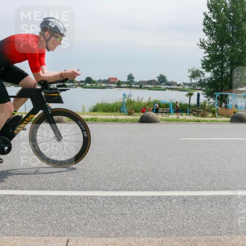 21.06.2025 - 27. Vierlanden-Triathlon H.Heesch http://msf.ph/oto/8030196 15.06.2025 11:30:37 Radfahren 725, 764 meine-sportfotos.de