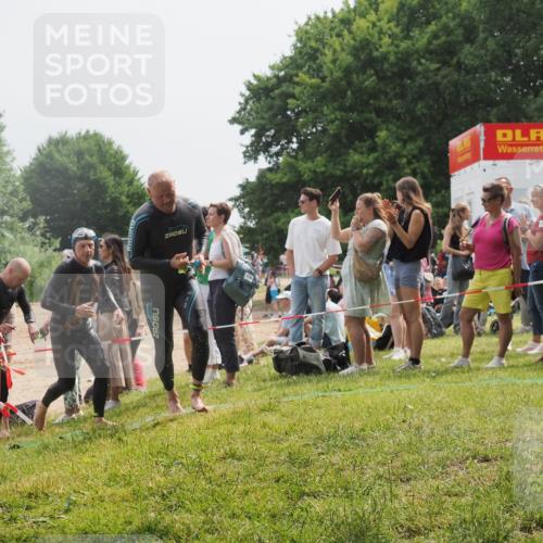 15.06.2025 - 27. Vierlanden-Triathlon KatJ http://msf.ph/oto/8030198 15.06.2025 11:06:55 Schwimmen 805, 824, 844, 860, 871 meine-sportfotos.de