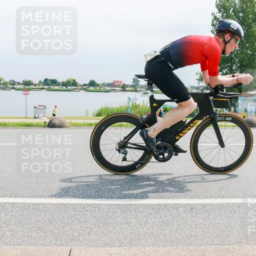 21.06.2025 - 27. Vierlanden-Triathlon H.Heesch http://msf.ph/oto/8030203 15.06.2025 11:30:37 Radfahren 725, 764 meine-sportfotos.de