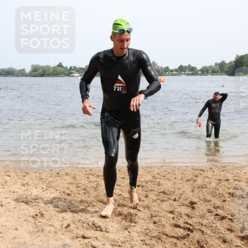 15.06.2025 - 27. Vierlanden-Triathlon Lena Gebhardt http://msf.ph/oto/8030208 15.06.2025 11:06:55 Schwimmen 805, 824, 844, 853, 860, 871, 874 meine-sportfotos.de