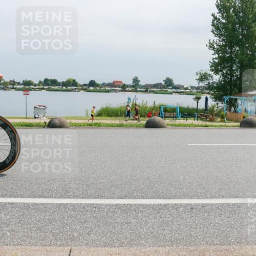 21.06.2025 - 27. Vierlanden-Triathlon H.Heesch http://msf.ph/oto/8030210 15.06.2025 11:30:38 Radfahren 725, 764 meine-sportfotos.de