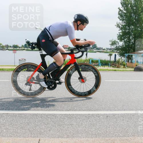 21.06.2025 - 27. Vierlanden-Triathlon H.Heesch http://msf.ph/oto/8030216 15.06.2025 11:30:38 Radfahren 725, 764 meine-sportfotos.de