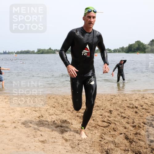 15.06.2025 - 27. Vierlanden-Triathlon Lena Gebhardt http://msf.ph/oto/8030219 15.06.2025 11:06:55 Schwimmen 805, 824, 844, 853, 860, 871, 874 meine-sportfotos.de