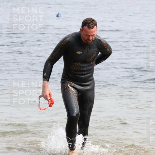 15.06.2025 - 27. Vierlanden-Triathlon Lena Gebhardt http://msf.ph/oto/8030220 15.06.2025 11:06:57 Schwimmen 805, 844, 853, 860, 871, 874 meine-sportfotos.de