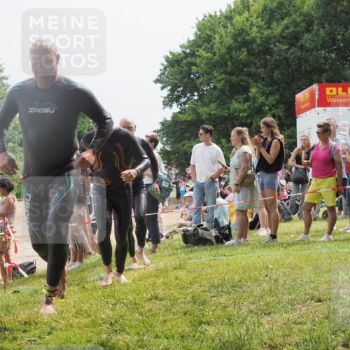 15.06.2025 - 27. Vierlanden-Triathlon KatJ http://msf.ph/oto/8030221 15.06.2025 11:06:56 Schwimmen 805, 824, 844, 860, 871 meine-sportfotos.de