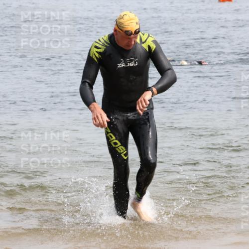 15.06.2025 - 27. Vierlanden-Triathlon Lena Gebhardt http://msf.ph/oto/8030242 15.06.2025 11:07:00 Schwimmen 805, 844, 853, 860, 871, 874 meine-sportfotos.de