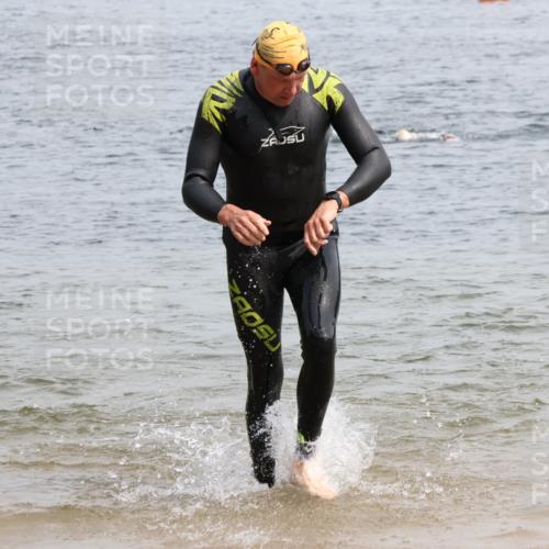 15.06.2025 - 27. Vierlanden-Triathlon Lena Gebhardt http://msf.ph/oto/8030246 15.06.2025 11:07:01 Schwimmen 805, 844, 853, 860, 871, 874 meine-sportfotos.de