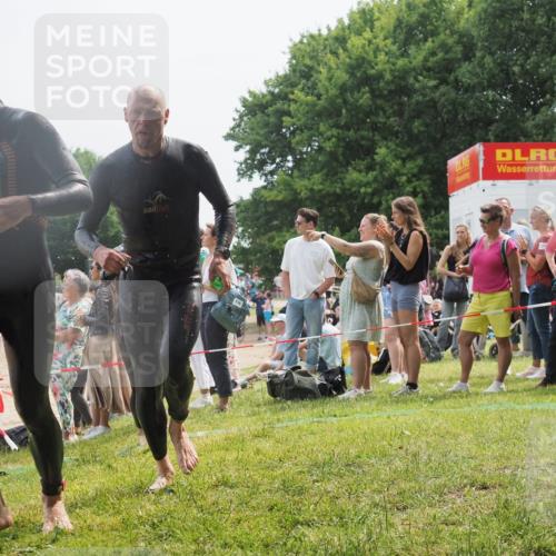 15.06.2025 - 27. Vierlanden-Triathlon KatJ http://msf.ph/oto/8030252 15.06.2025 11:06:58 Schwimmen 805, 824, 844, 860, 871 meine-sportfotos.de