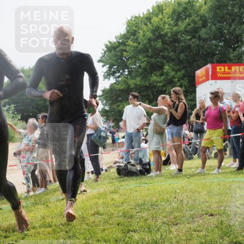 15.06.2025 - 27. Vierlanden-Triathlon KatJ http://msf.ph/oto/8030253 15.06.2025 11:06:58 Schwimmen 805, 824, 844, 860, 871 meine-sportfotos.de