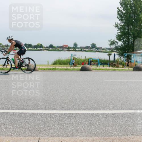 21.06.2025 - 27. Vierlanden-Triathlon H.Heesch http://msf.ph/oto/8030257 15.06.2025 11:30:51 Radfahren 639, 712, 749, 875, 926 meine-sportfotos.de