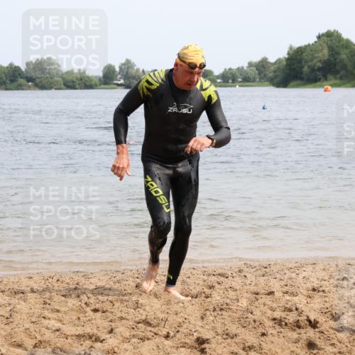 15.06.2025 - 27. Vierlanden-Triathlon Lena Gebhardt http://msf.ph/oto/8030259 15.06.2025 11:07:03 Schwimmen 805, 844, 853, 874 meine-sportfotos.de