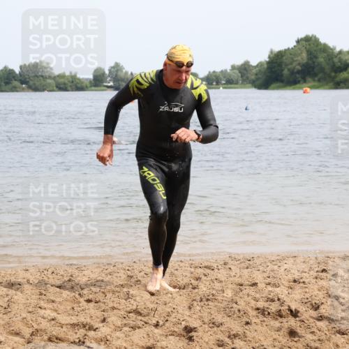 15.06.2025 - 27. Vierlanden-Triathlon Lena Gebhardt http://msf.ph/oto/8030260 15.06.2025 11:07:03 Schwimmen 805, 844, 853, 874 meine-sportfotos.de