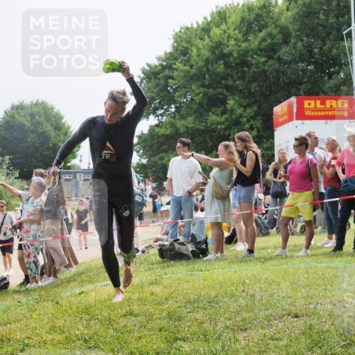 15.06.2025 - 27. Vierlanden-Triathlon KatJ http://msf.ph/oto/8030267 15.06.2025 11:06:59 Schwimmen 805, 824, 844, 860, 871, 874 meine-sportfotos.de