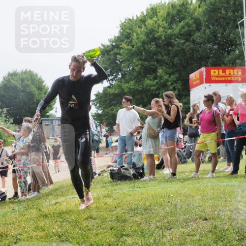 15.06.2025 - 27. Vierlanden-Triathlon KatJ http://msf.ph/oto/8030272 15.06.2025 11:06:59 Schwimmen 805, 824, 844, 860, 871, 874 meine-sportfotos.de