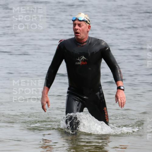 15.06.2025 - 27. Vierlanden-Triathlon Lena Gebhardt http://msf.ph/oto/8030273 15.06.2025 11:07:23 Schwimmen 787 meine-sportfotos.de