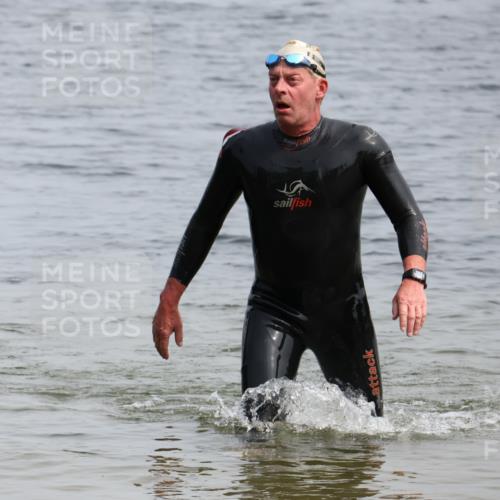 15.06.2025 - 27. Vierlanden-Triathlon Lena Gebhardt http://msf.ph/oto/8030278 15.06.2025 11:07:24 Schwimmen 787 meine-sportfotos.de