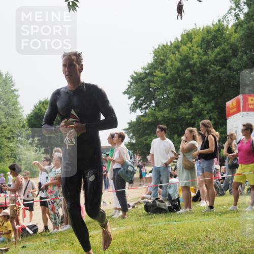 15.06.2025 - 27. Vierlanden-Triathlon KatJ http://msf.ph/oto/8030284 15.06.2025 11:07:00 Schwimmen 805, 844, 860, 871, 874 meine-sportfotos.de