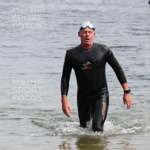 15.06.2025 - 27. Vierlanden-Triathlon Lena Gebhardt http://msf.ph/oto/8030285 15.06.2025 11:07:24 Schwimmen 787 meine-sportfotos.de