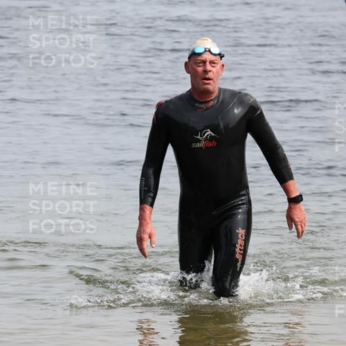 15.06.2025 - 27. Vierlanden-Triathlon Lena Gebhardt http://msf.ph/oto/8030289 15.06.2025 11:07:24 Schwimmen 787 meine-sportfotos.de