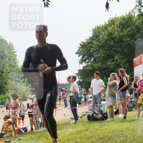 15.06.2025 - 27. Vierlanden-Triathlon KatJ http://msf.ph/oto/8030290 15.06.2025 11:07:00 Schwimmen 805, 844, 860, 871, 874 meine-sportfotos.de