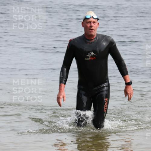 15.06.2025 - 27. Vierlanden-Triathlon Lena Gebhardt http://msf.ph/oto/8030296 15.06.2025 11:07:24 Schwimmen 787 meine-sportfotos.de