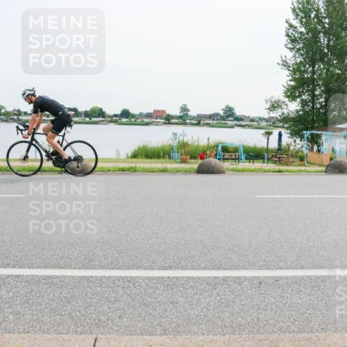 15.06.2025 - 27. Vierlanden-Triathlon H.Heesch http://msf.ph/oto/8030298 15.06.2025 10:32:44 Radfahren 12, 204, 209, 219, 261, 318, 327 meine-sportfotos.de