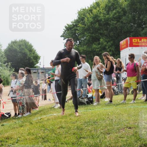 15.06.2025 - 27. Vierlanden-Triathlon KatJ http://msf.ph/oto/8030300 15.06.2025 11:07:06 Schwimmen 805, 844, 853, 874 meine-sportfotos.de