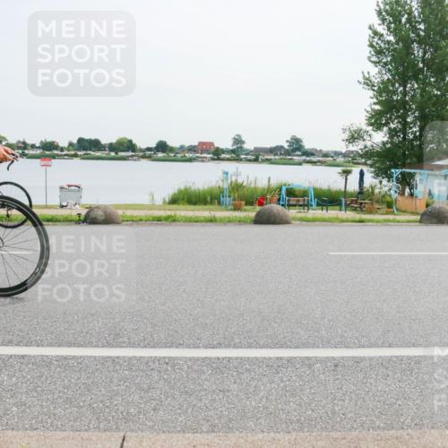 15.06.2025 - 27. Vierlanden-Triathlon H.Heesch http://msf.ph/oto/8030301 15.06.2025 10:32:44 Radfahren 12, 204, 209, 219, 261, 318, 327 meine-sportfotos.de