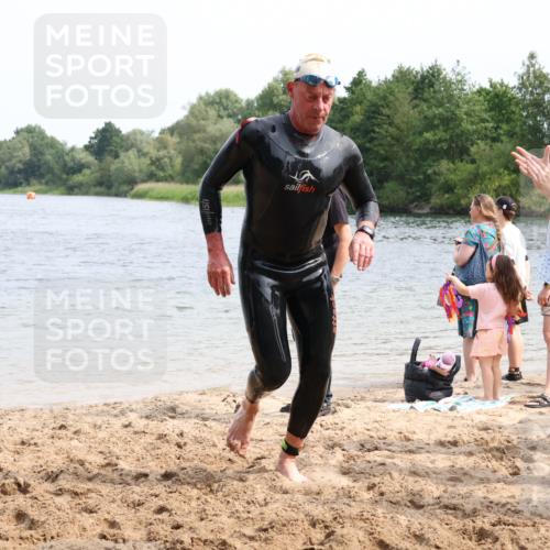 15.06.2025 - 27. Vierlanden-Triathlon Lena Gebhardt http://msf.ph/oto/8030318 15.06.2025 11:07:31 Schwimmen 787 meine-sportfotos.de