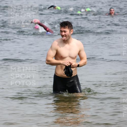 15.06.2025 - 27. Vierlanden-Triathlon Lena Gebhardt http://msf.ph/oto/8030337 15.06.2025 11:07:36 Schwimmen 787 meine-sportfotos.de