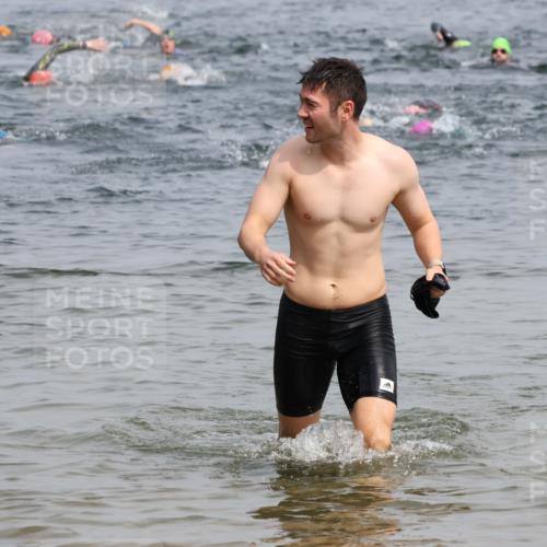 15.06.2025 - 27. Vierlanden-Triathlon Lena Gebhardt http://msf.ph/oto/8030349 15.06.2025 11:07:40 Schwimmen 653, 787 meine-sportfotos.de