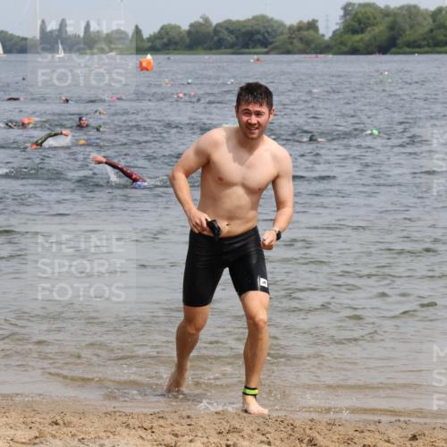 15.06.2025 - 27. Vierlanden-Triathlon Lena Gebhardt http://msf.ph/oto/8030375 15.06.2025 11:07:44 Schwimmen 653 meine-sportfotos.de
