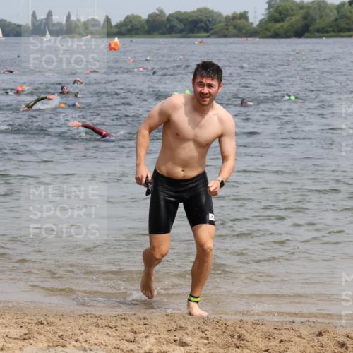 15.06.2025 - 27. Vierlanden-Triathlon Lena Gebhardt http://msf.ph/oto/8030380 15.06.2025 11:07:44 Schwimmen 653 meine-sportfotos.de